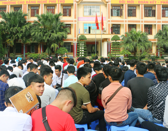 Gặp mặt thầy CHEN WEN CHIN Viện trưởng Viện Quan hệ Quốc tế và thầy HSEIN HUNG NIEN Phó Hiệu trưởng trường ĐH Trung Hoa